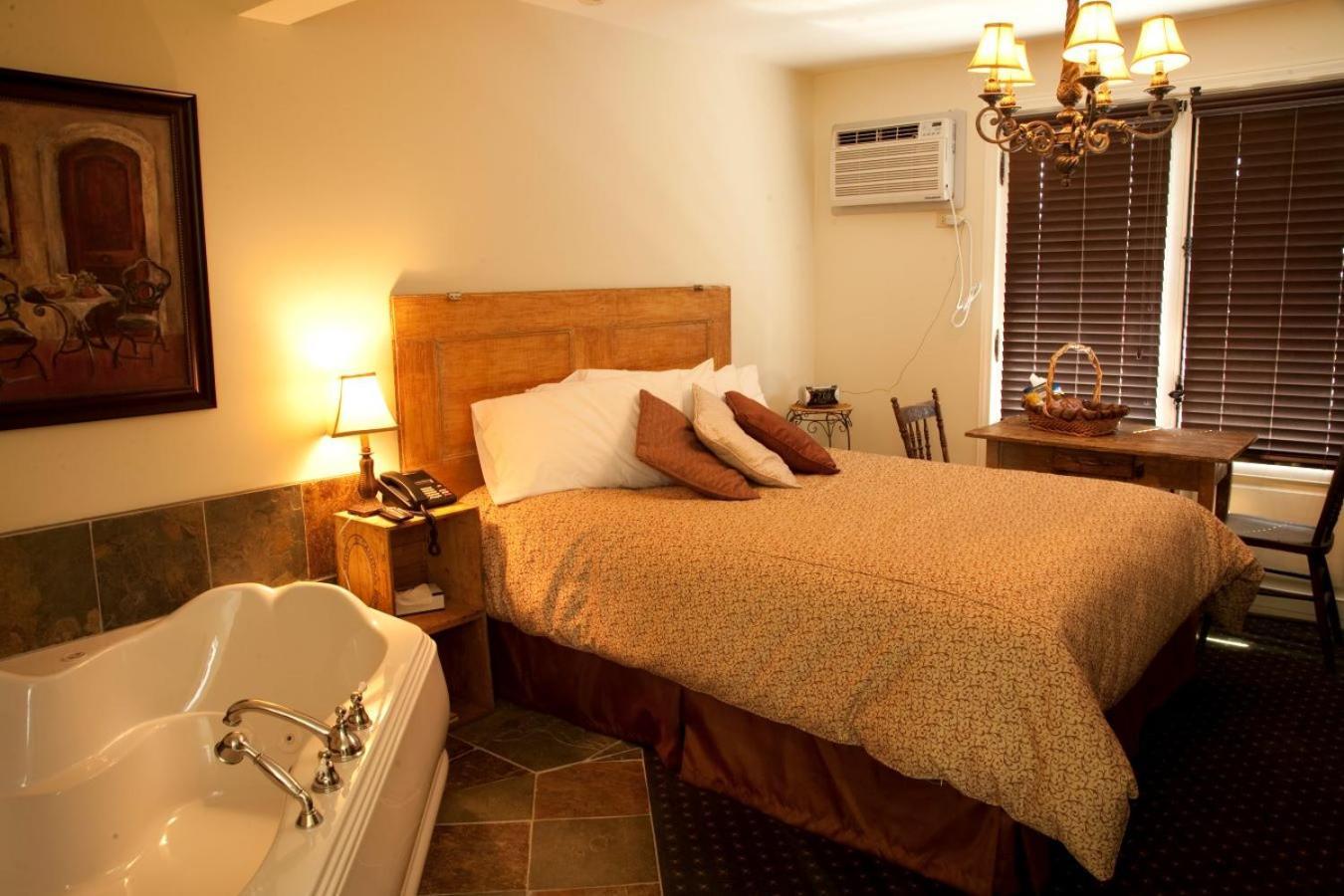 Auberge de La Tour du Lac Sainte-Agathe-des-Monts Extérieur photo