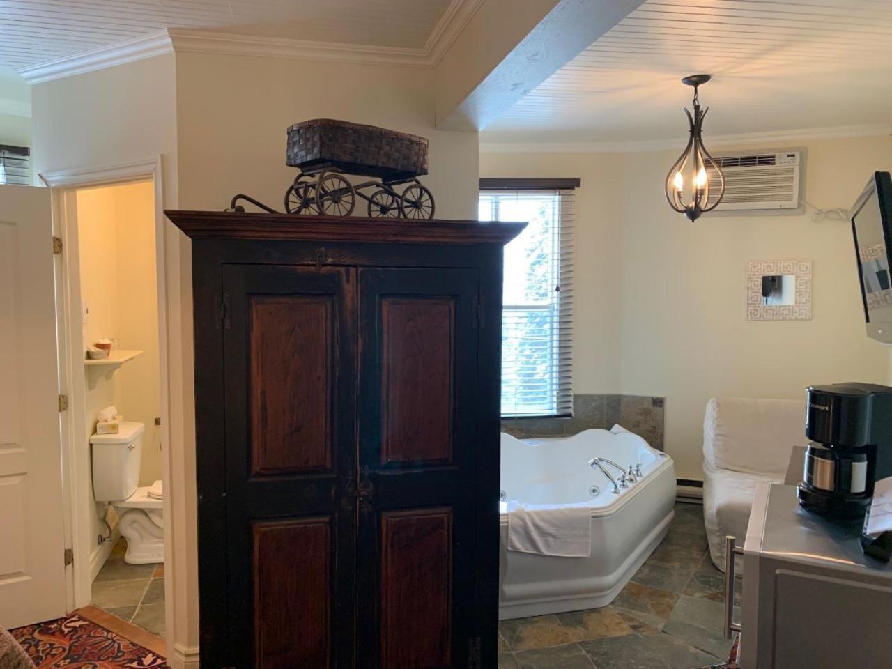 Auberge de La Tour du Lac Sainte-Agathe-des-Monts Extérieur photo