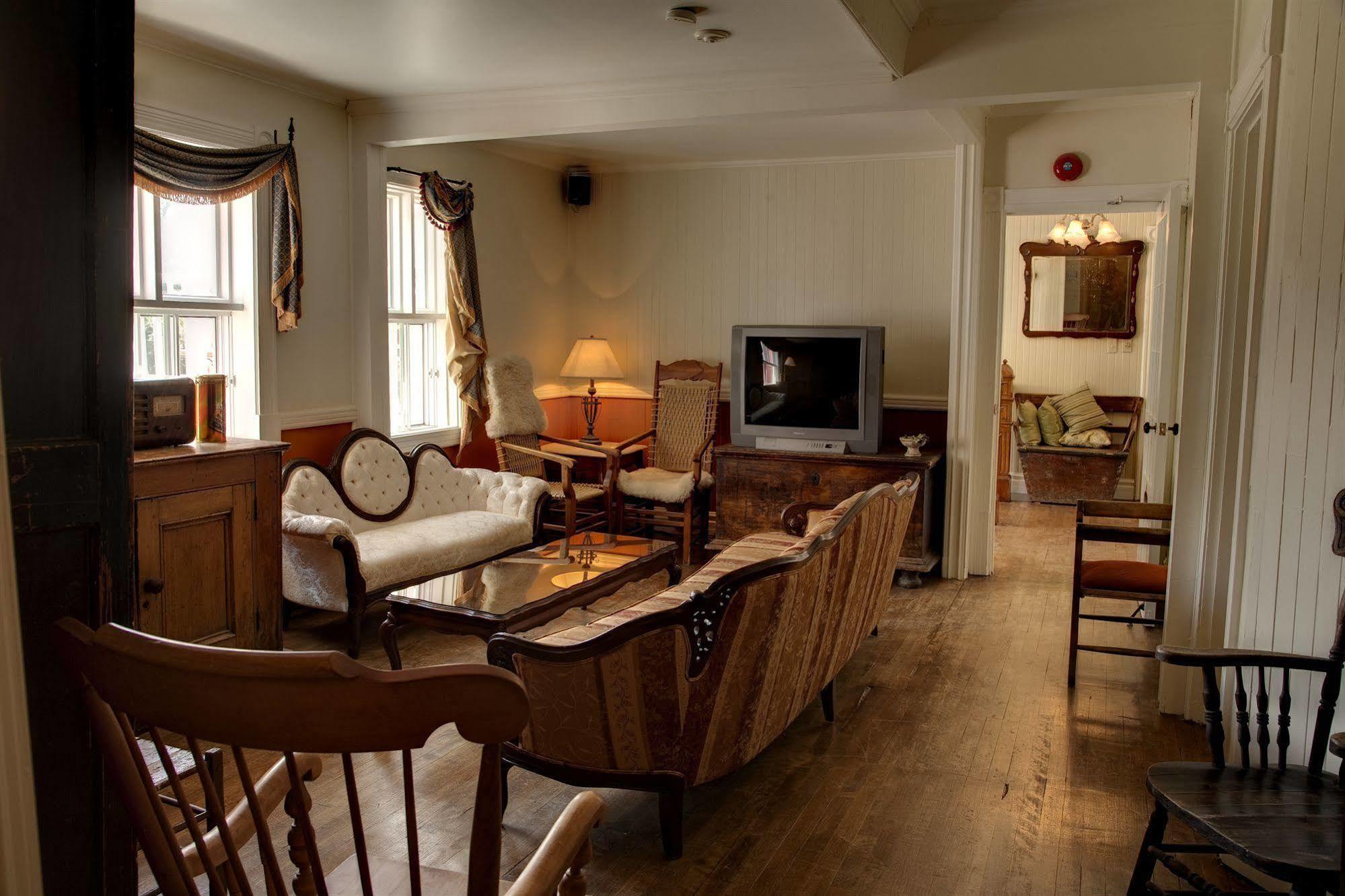 Auberge de La Tour du Lac Sainte-Agathe-des-Monts Extérieur photo