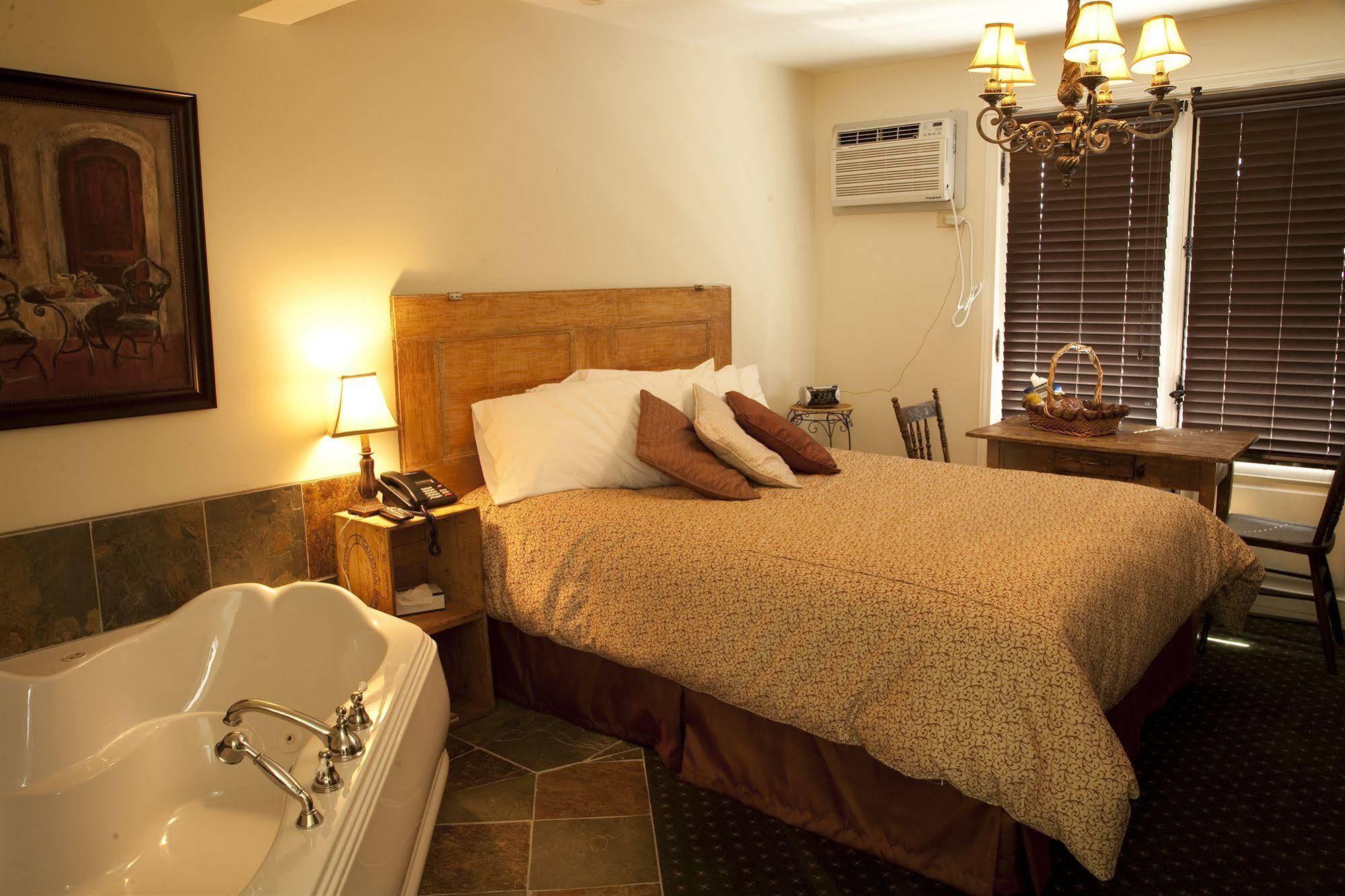 Auberge de La Tour du Lac Sainte-Agathe-des-Monts Extérieur photo
